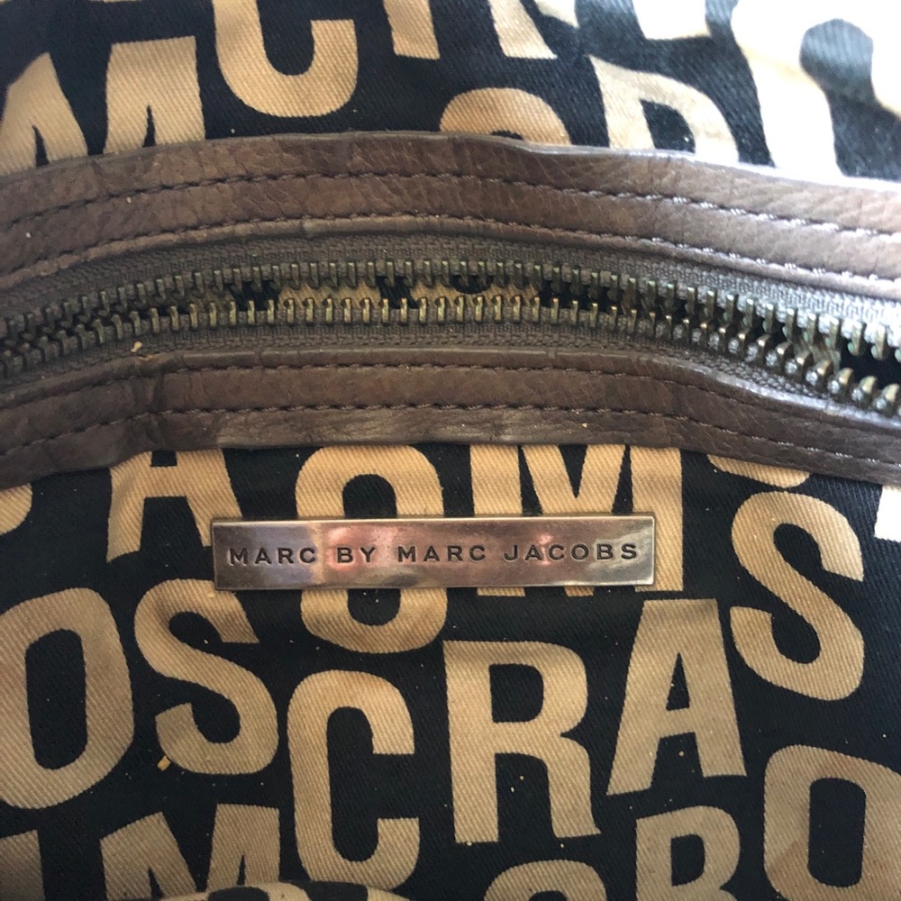 Gray Marc by Marc Jacobs leather shoulder bag, lots of pockets, used condition - Picture 8 of 8